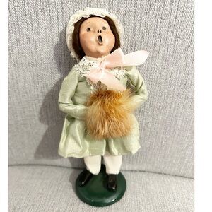 Byers' Choice girl call 1988, light green taffeta-like dress fur muff doll